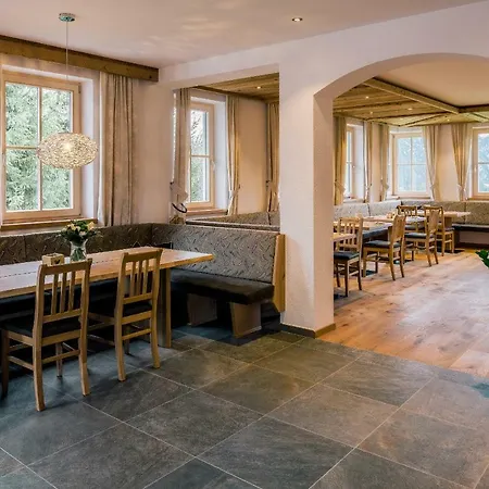 Alexander Apartament Fiss