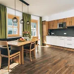Alexander Apartment Fiss