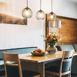 Alexander Apartment *