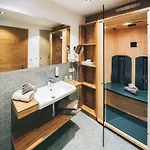 Alexander Apartment Fiss