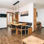 Alexander Apartment *
