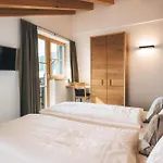 Alexander Apartment *