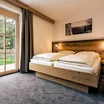 Alexander Apartment Fiss