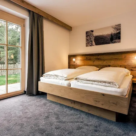 Alexander Apartment Fiss