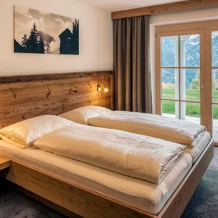 Alexander Apartment Fiss